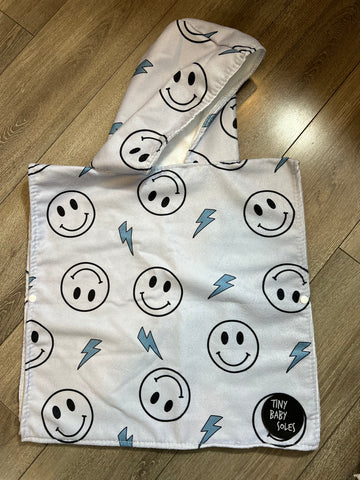 Hooded Towel- Blue Smiley Bolt